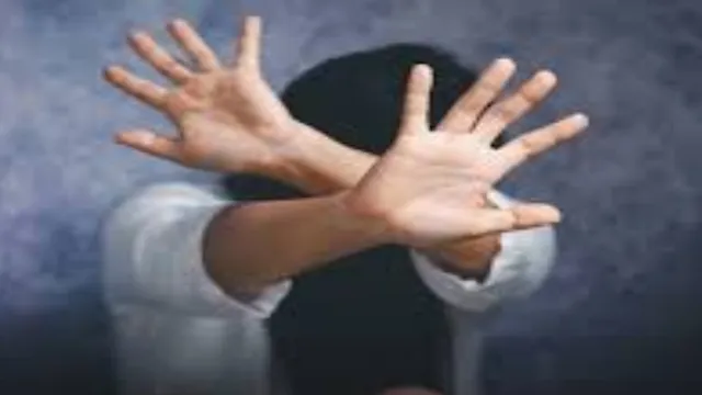 वाराणसी में सौतेली नाबालिग बेटी संग दुष्कर्म करने का आरोप, गर्भपात के बाद आरोपित पिता घर छोड़कर फरार