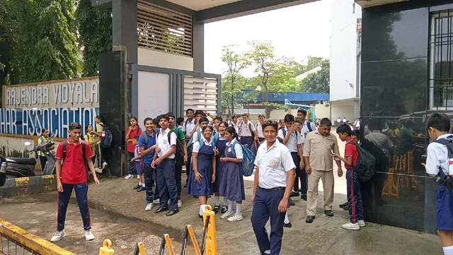 जमशेदपुर में छात्र आंदोलन की आशंका: प्रशासन का आदेश- 10:30 बजे तक बंद करें स्कूल, मची अफरा-तफरी