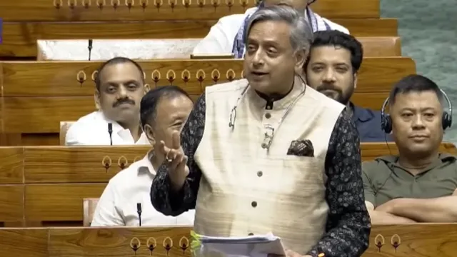 ‘भारतीयों को होगी परेशानी…’ विदेशी फंडिंग कानून पर शशि थरूर ने केंद्र सरकार को घेरा