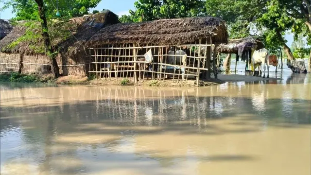 बाराबंकी में मूसलाधार बारिश से जलजमाव, सरयू में छोड़ा गया तीन लाख क्यूसेक पानी