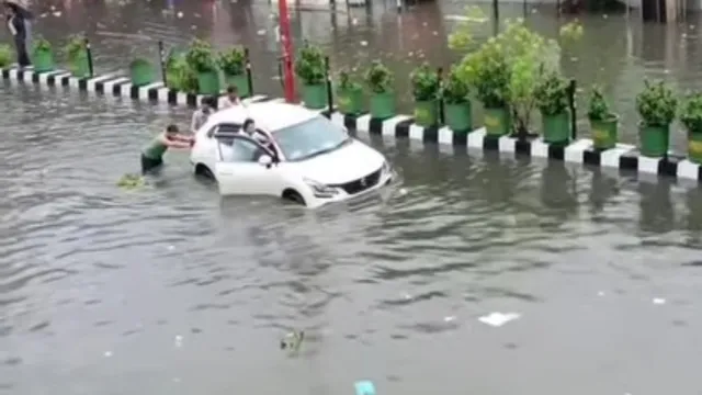 उत्तराखंड में पांच जिलों में रेड अलर्ट, नैनीताल में भारी बारिश; आदि कैलास-पूर्णागिरि यात्रा रोकी