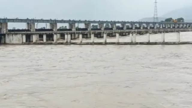 गंडक नदी ने तोड़ा पुराना रिकॉर्ड, बगहा में 91.25 मीटर पहुंचा जलस्तर; दो जगह चंपारण तटबंध टूटा