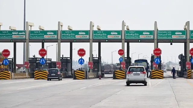 Toll प्लाजा पर फर्जीवाड़ा, बिना FASTag वाली गाड़ियों से अवैध एप से टोल वसूली