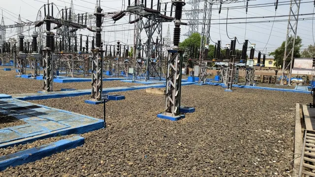 एक फॉल्ट, दर्जनों गांव अंधेरे में; हल्की बारिश में ही लखीसराय की बिजली व्यवस्था बेपटरी