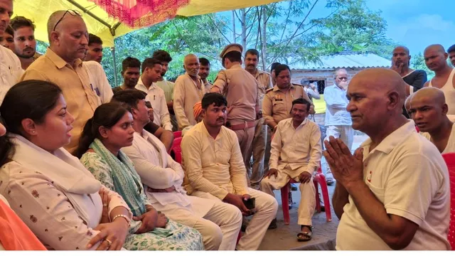 पुलिस को चकमा देकर गई गोंडा पहुंच गई पल्लवी पटेल, बाराबंकी में रोके गए सांसद चंद्रशेखर