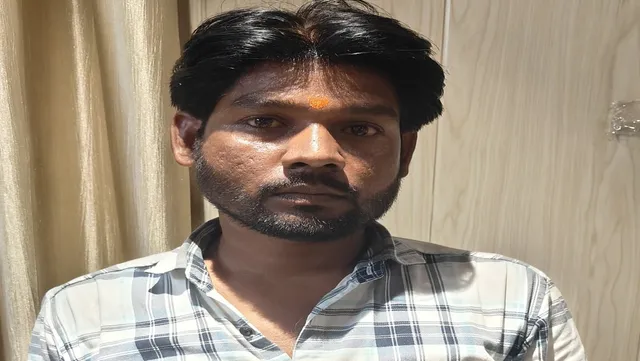 वाराणसी में एक लाख रुपये रिश्वत लेते लेखपाल का निजी मुंशी गिरफ्तार, लेखपाल फरार