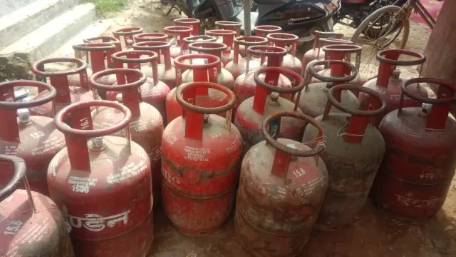 LPG उपभोक्ता ध्यान दें! 30 सितंबर तक नहीं किया ये काम, तो डबल कीमत पर खरीदना पड़ेगा सिलिंडर