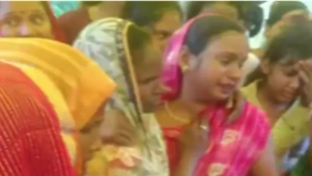 जौनपुर में मड़हे पर गिरा गुलमोहर, सब्जी विक्रेता की मौके पर मौत