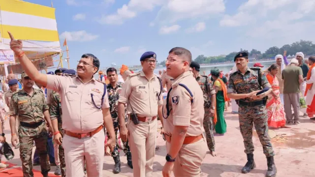 पितृपक्ष मेला 2026: विष्णुपद मंदिर और देवघाट पर पुलिस मुस्तैद, वॉकी-टॉकी और CCTV से संदिग्धों पर नजर