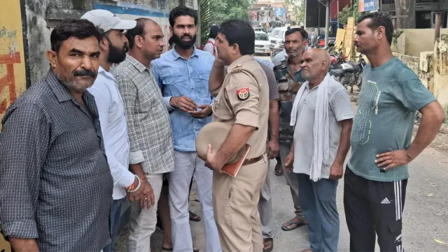 ‘मुस्लिम बनाने की देता है धमकी’, हापुड़ में 7वीं की छात्रा से छेड़छाड़ पर भड़का बजरंग दल