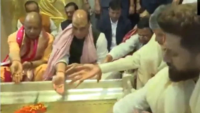 पीएम मोदी का जन्मदिन: सीएम योगी-राजनाथ सिंह ने काशी विश्वनाथ मंदिर में की पूजा, दीर्घायु की कामना की
