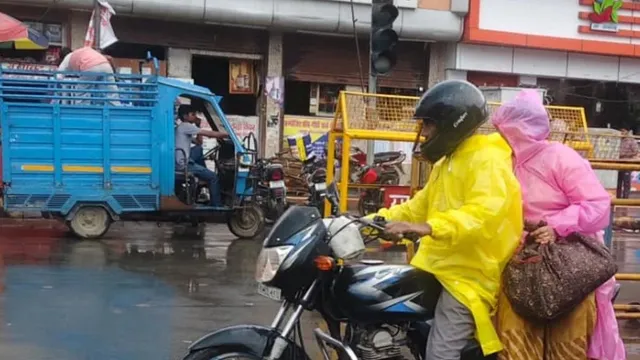 फिरोजाबाद में बारिश का कहर, स्कूल-कॉलेज बंद; गलियों से खेतों तक जलभराव