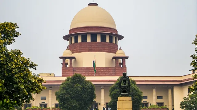 सुप्रीम कोर्ट में केरलम के पूर्व मुख्य सचिव पर सीबीआई जांच से रोक हटाने की याचिका, भ्रष्टाचार से जुड़ा है मामला