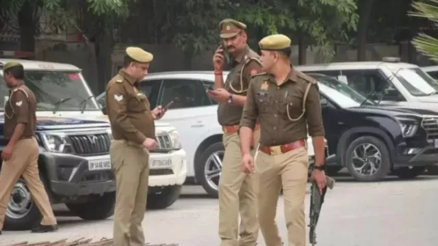 गाजियाबाद में फुटओवर ब्रिज पर युवक का शव मिलने से हड़कंप, पुलिस ने शुरू की जांच