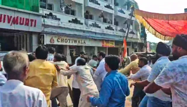 हरिद्वार में ‘वोट बचाओ-देश बचाओ यात्रा’ के दौरान कांग्रेसियों में विवाद, हरीश रावत पर टिप्पणी के बाद हाथापाई