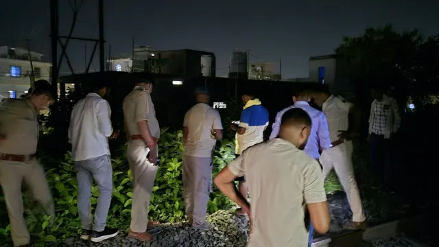 दरभंगा में ट्रेन की चपेट में आया युवक, पीछे छोड़ गया हाथ पर लिखा ‘सुजीत’ नाम