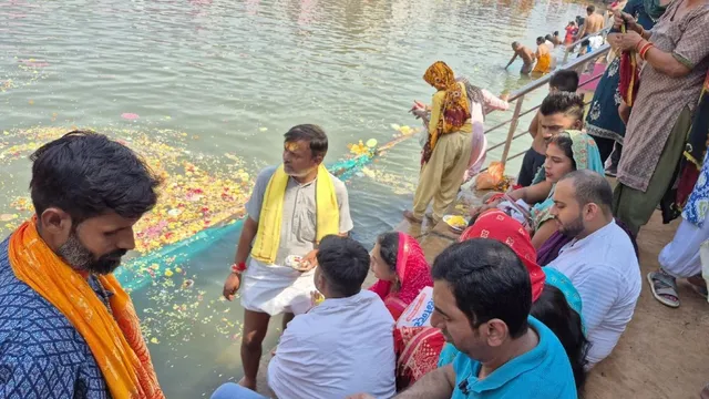 अहोई अष्टमी पर मथुरा के इस कुंड में स्नान की विशेष मान्यता, संतान सुख की कामना लेकर पहुंचते हैं दंपती