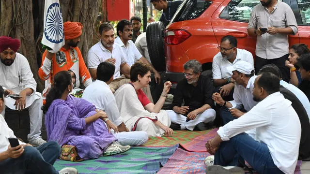 राहुल-प्रियंका कई नेताओं के खिलाफ एफआईआर दर्ज, आकाशवाणी कार्यालय में जबरन प्रवेश का आरोप