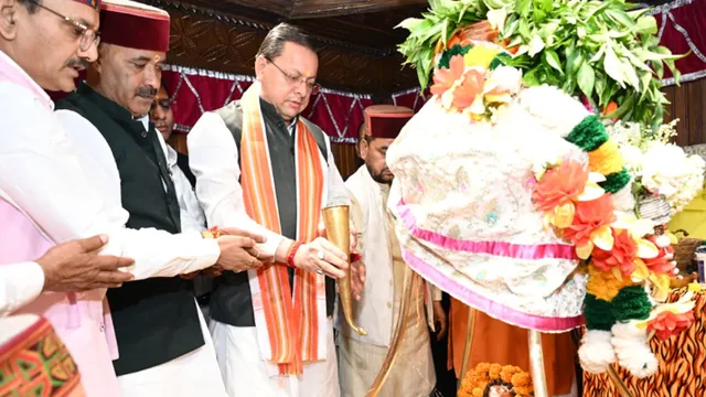 सेवा ज्योति यात्रा: सीएम धामी ने किए काशी विश्वनाथ मंदिर में दर्शन, वर्चुअली जुड़ेंगे पीएम मोदी… धरने से पहले कांग्रेसी गिरफ्तार