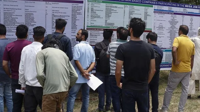 जम्मू-कश्मीर में घट रही ग्रैजुएट्स की संख्या, तीन साल में 22% से ज्यादा की गिरावट; रोजगार के आंकड़े भी चिंता बढ़ा रहे